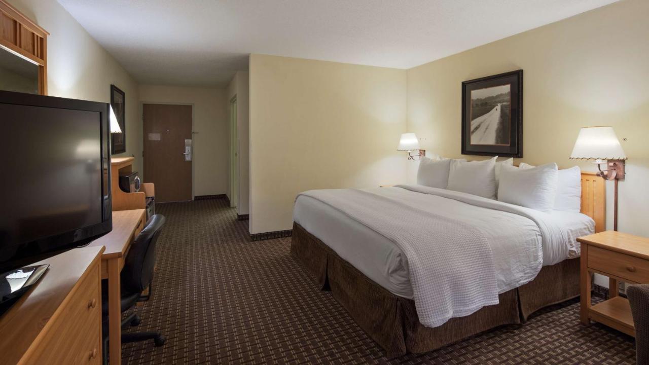 Best Western Golden Spike Inn & Suites Хил Сити Екстериор снимка
