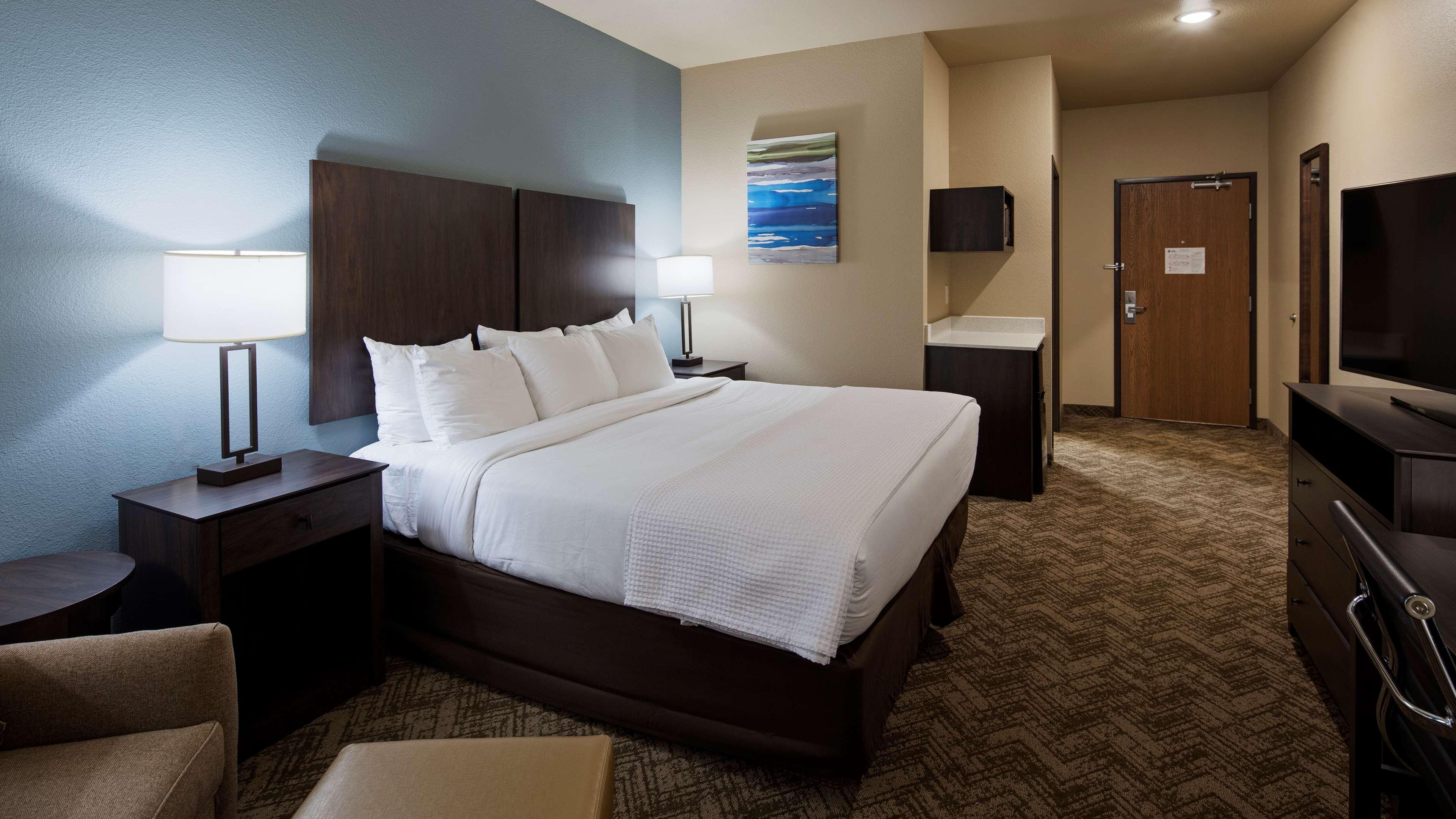 Best Western Golden Spike Inn & Suites Хил Сити Екстериор снимка
