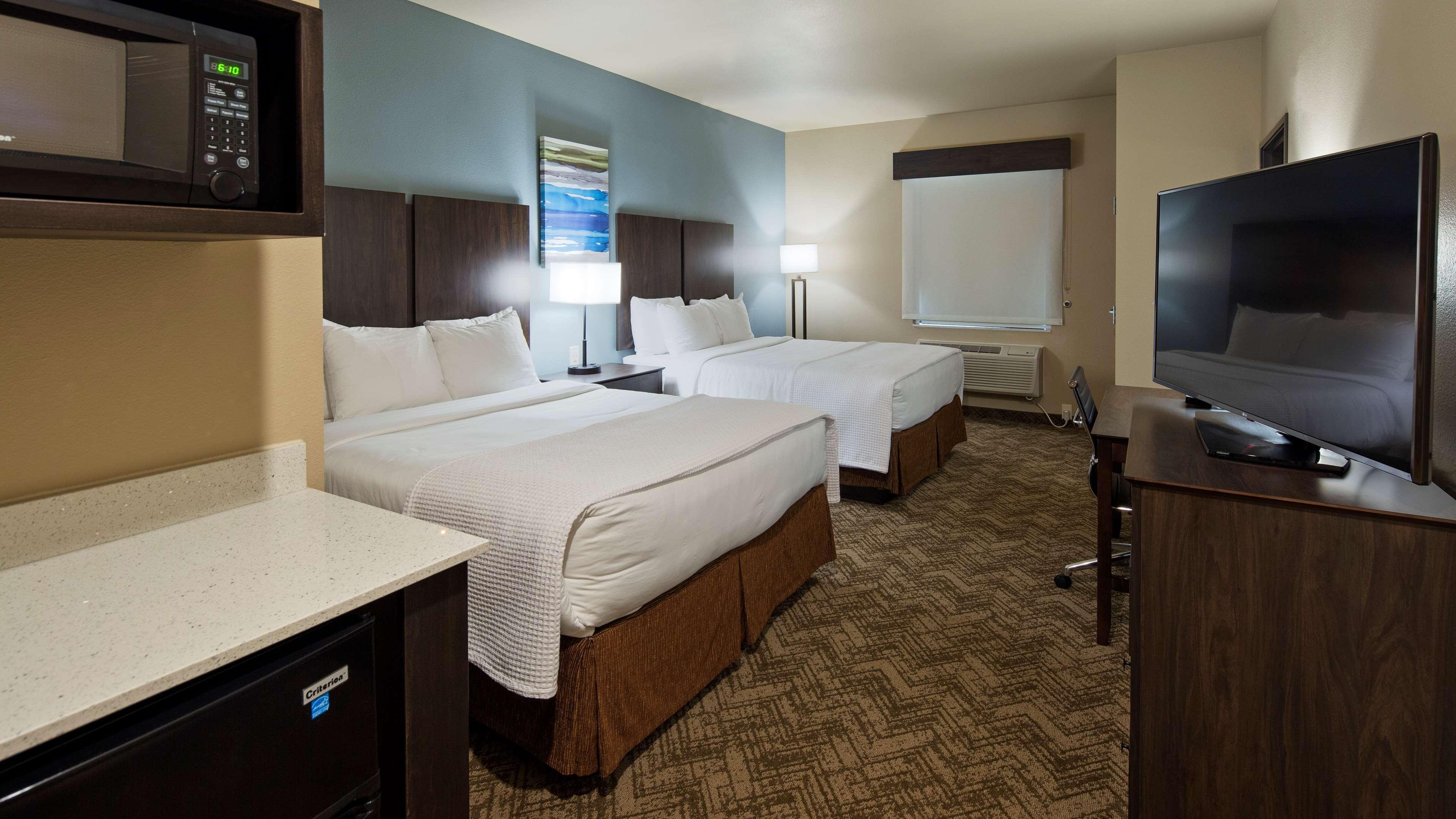 Best Western Golden Spike Inn & Suites Хил Сити Екстериор снимка