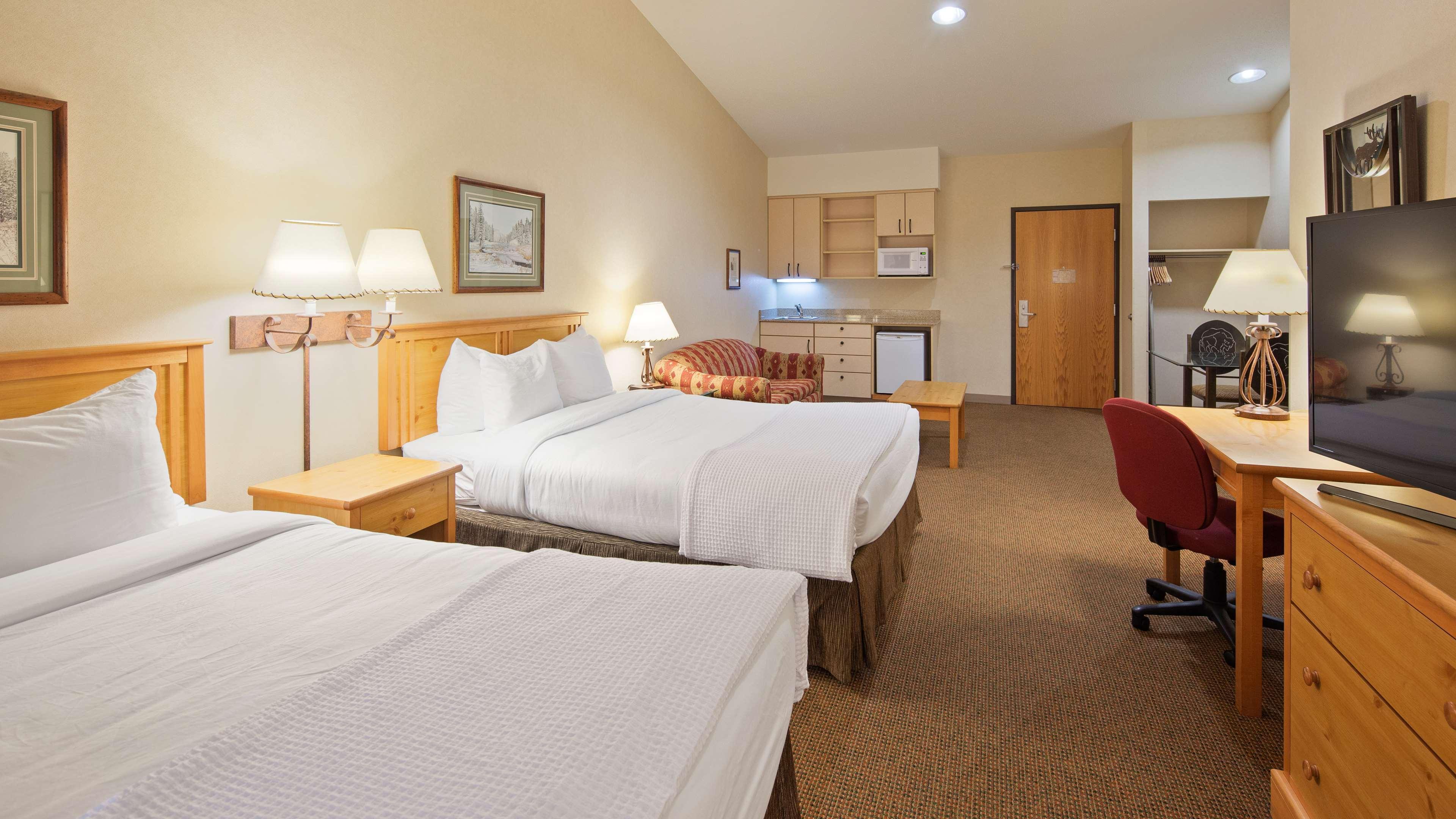 Best Western Golden Spike Inn & Suites Хил Сити Екстериор снимка