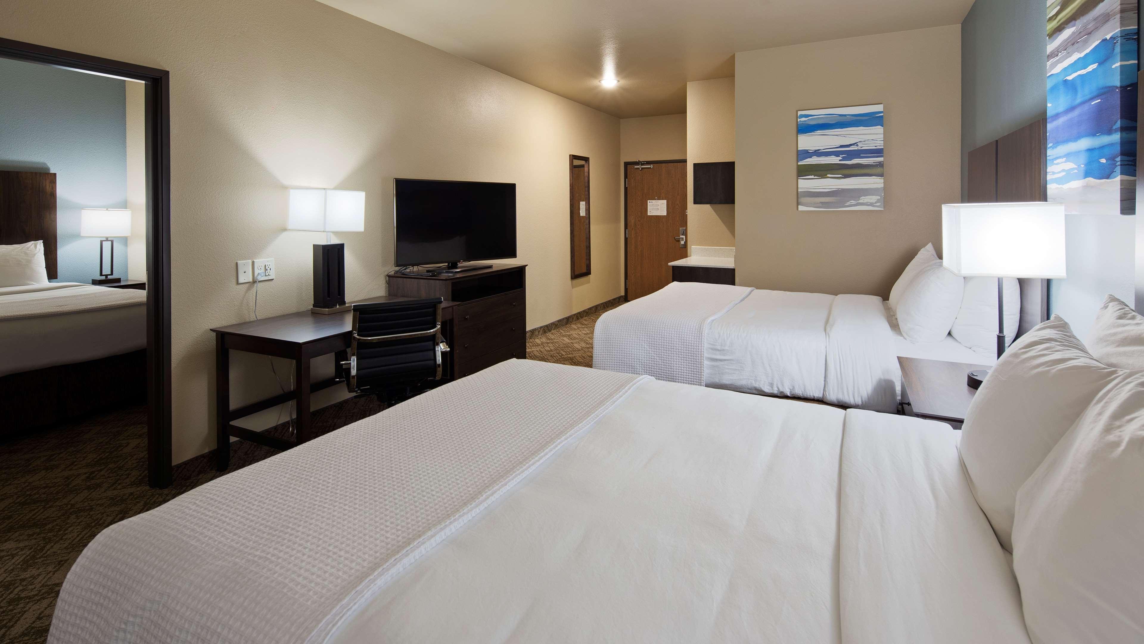 Best Western Golden Spike Inn & Suites Хил Сити Екстериор снимка