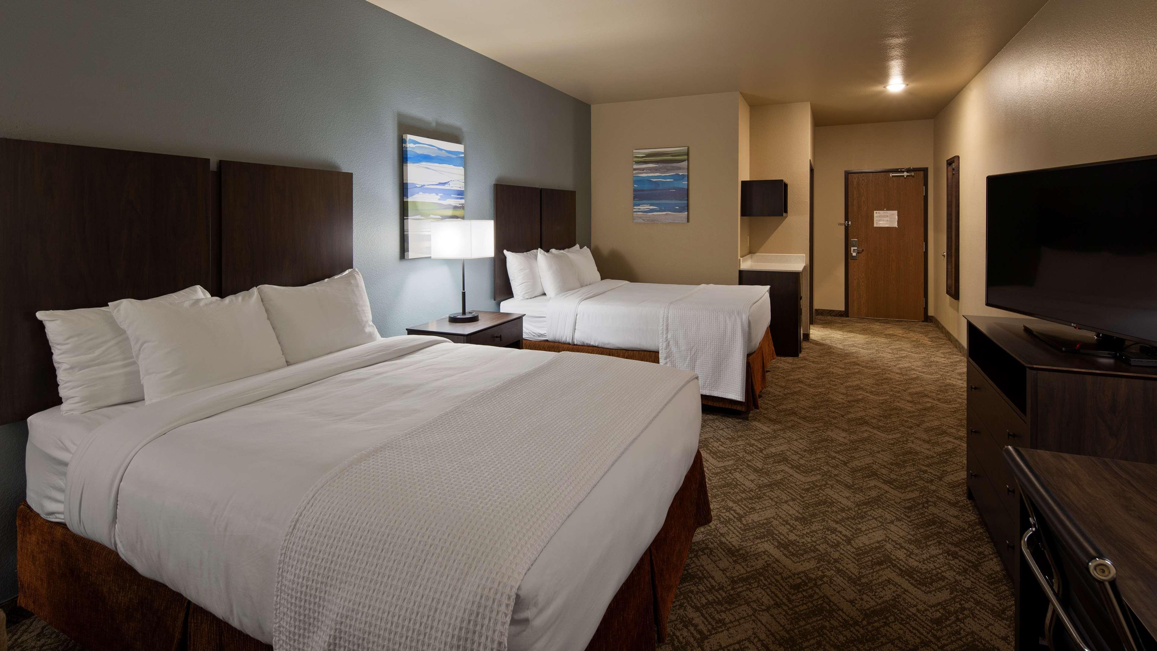 Best Western Golden Spike Inn & Suites Хил Сити Екстериор снимка