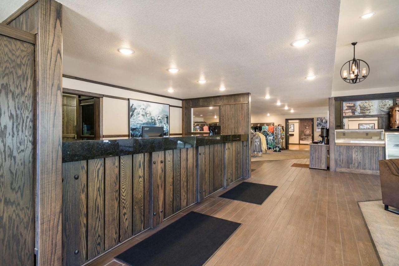 Best Western Golden Spike Inn & Suites Хил Сити Екстериор снимка