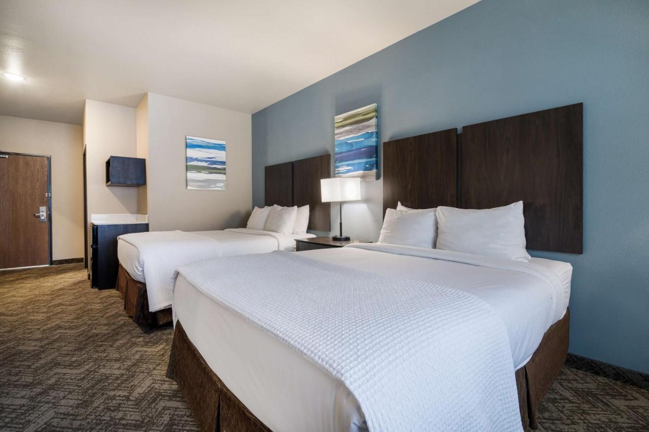 Best Western Golden Spike Inn & Suites Хил Сити Екстериор снимка