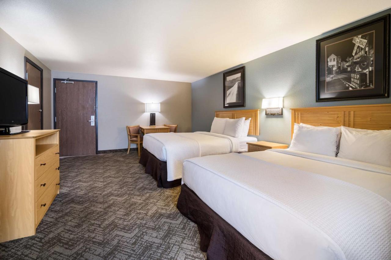 Best Western Golden Spike Inn & Suites Хил Сити Екстериор снимка