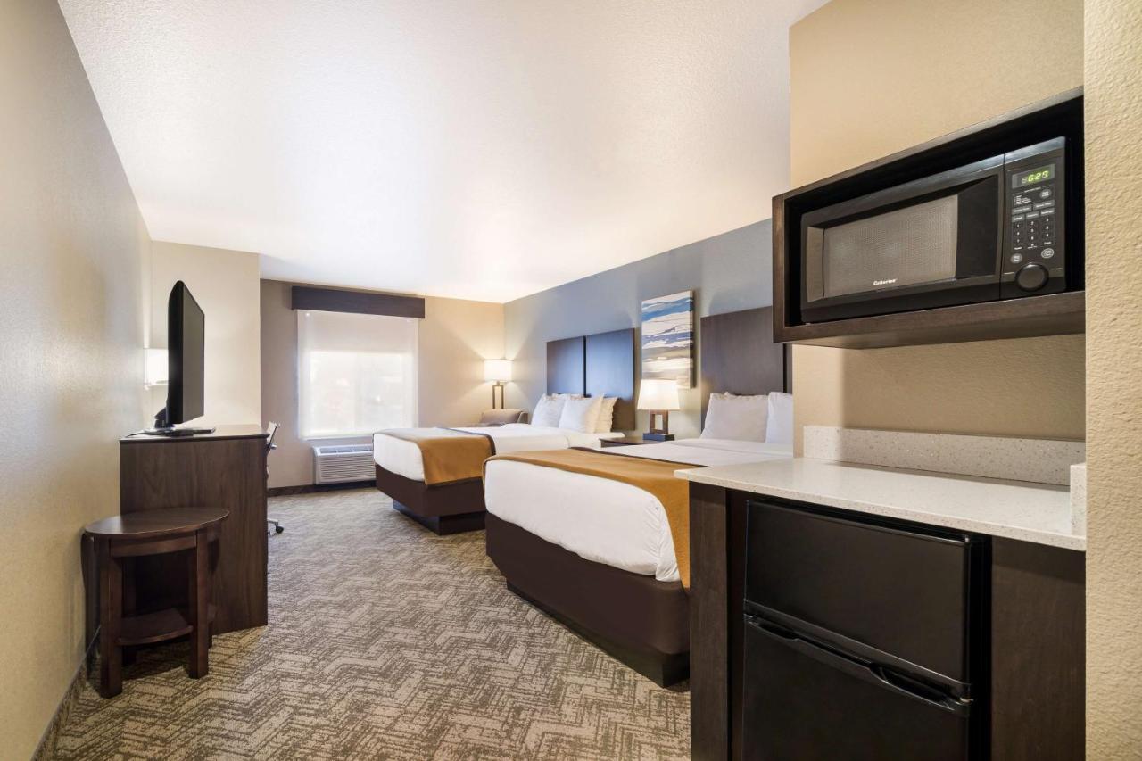 Best Western Golden Spike Inn & Suites Хил Сити Екстериор снимка