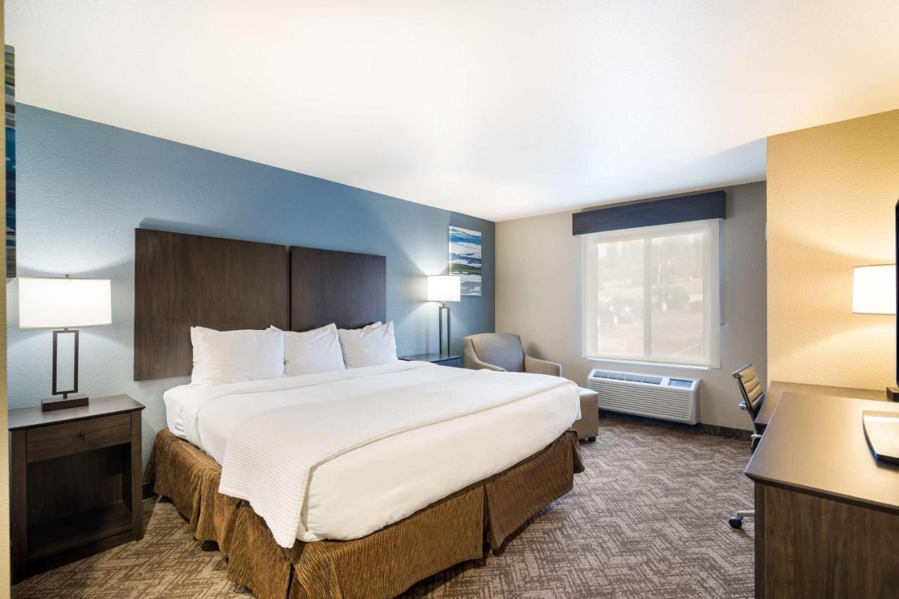 Best Western Golden Spike Inn & Suites Хил Сити Екстериор снимка