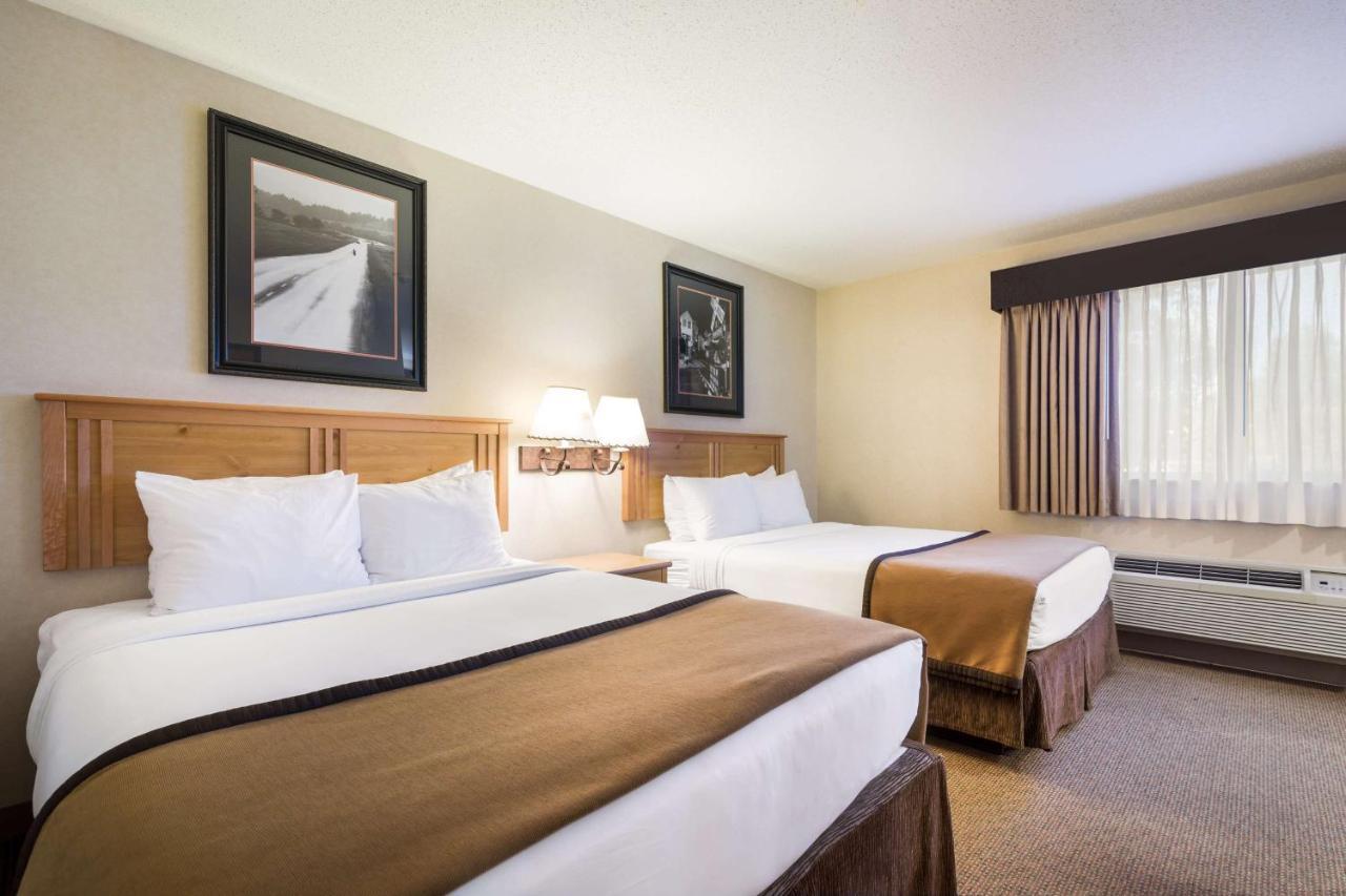 Best Western Golden Spike Inn & Suites Хил Сити Екстериор снимка