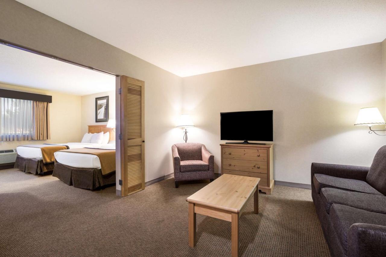 Best Western Golden Spike Inn & Suites Хил Сити Екстериор снимка