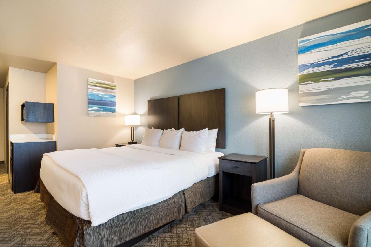 Best Western Golden Spike Inn & Suites Хил Сити Екстериор снимка