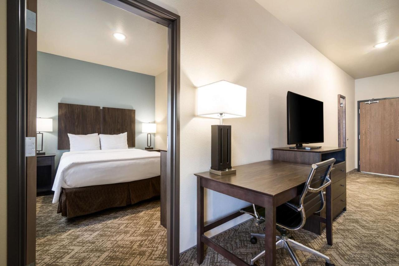 Best Western Golden Spike Inn & Suites Хил Сити Екстериор снимка