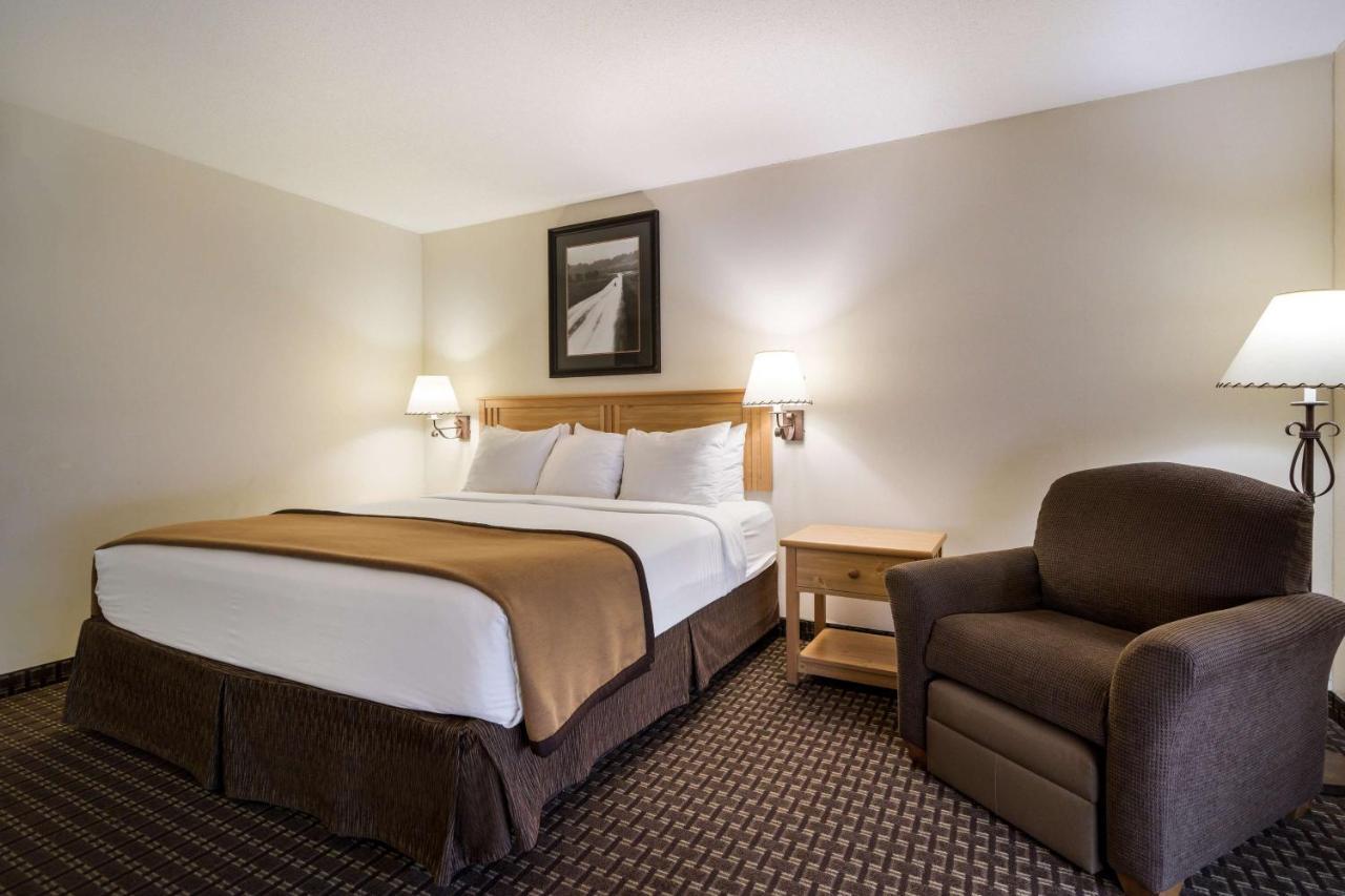 Best Western Golden Spike Inn & Suites Хил Сити Екстериор снимка