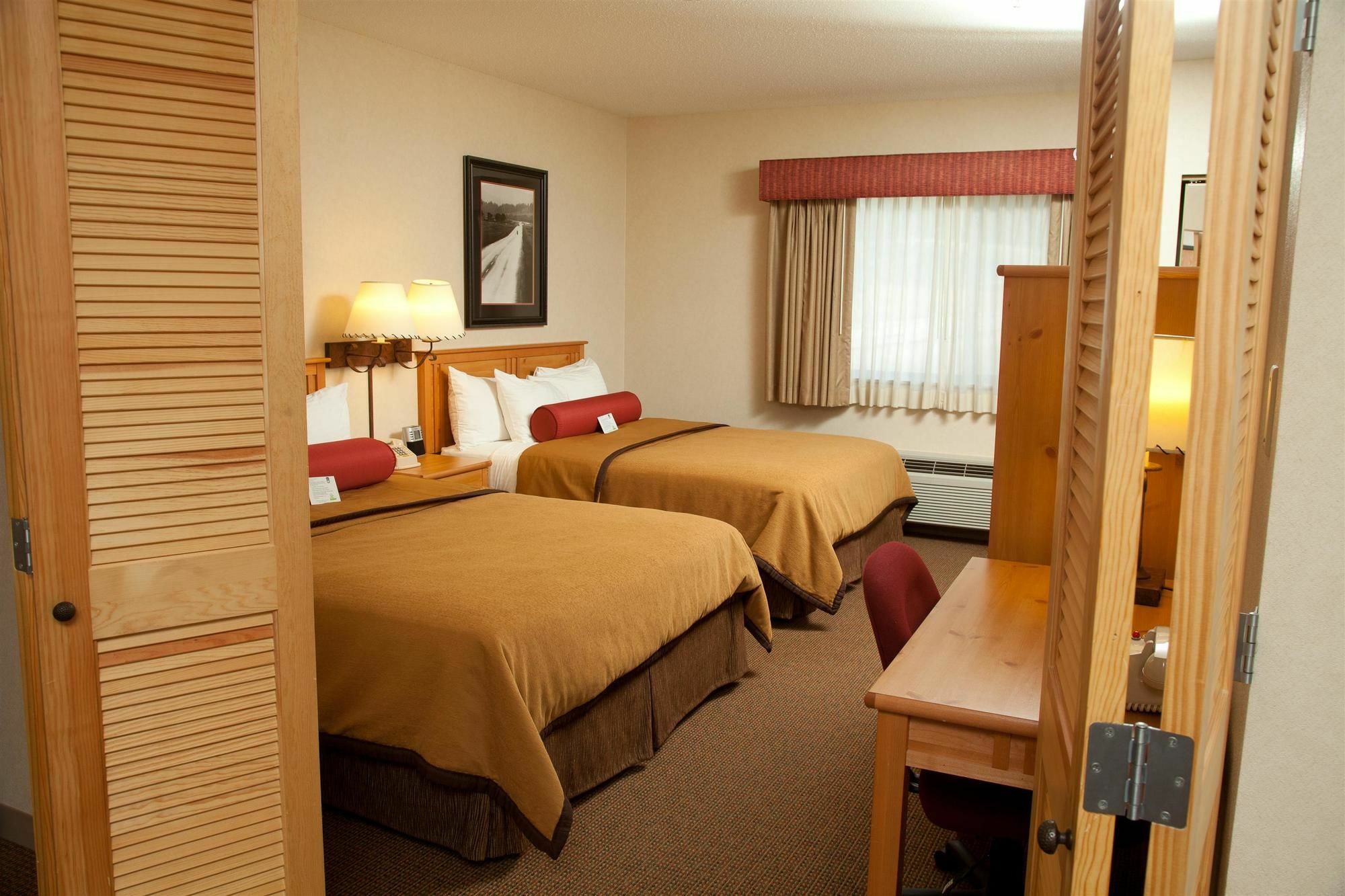 Best Western Golden Spike Inn & Suites Хил Сити Екстериор снимка